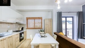 Kaffetrakter/tekoker, kjøleskap, mikrobølgeovn og ovn