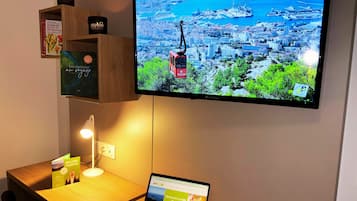 1 habitación, tabla de planchar con plancha, wifi gratis y ropa de cama