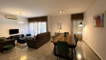 Vila Superior | Ruang keluarga | Televisi LCD 45-inci dengan saluran TV digital, TV, dan Netflix