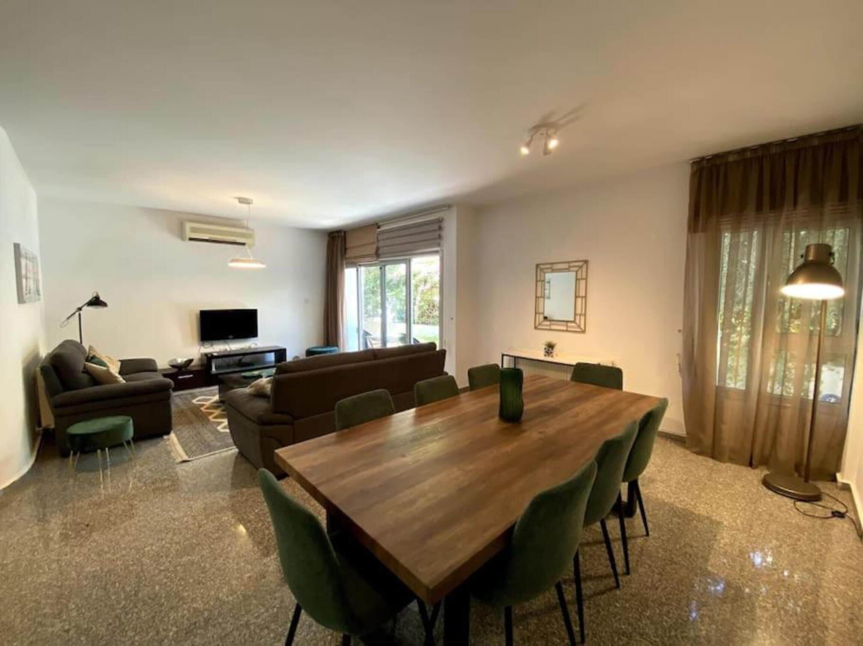 Superior Villa | Dining room