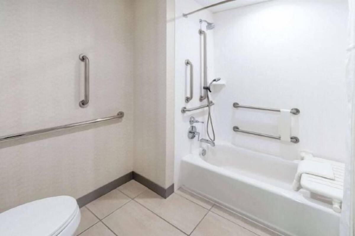 Banheiro | Produtos de toalete grátis, secador de cabelo, toalhas de banho