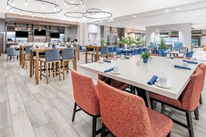 Bar (on property) - Hilton Garden Inn Trinidad Downtown (Trinidad)