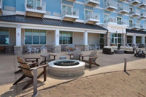 Hampton Inn & Suites Manistee Waterfront