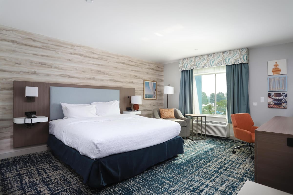 Rum - 1 kingsize-säng - tillgänglighetsanpassat - badkar | Mörkläggningsgardiner, strykjärn/strykbräda och gratis barnsängar