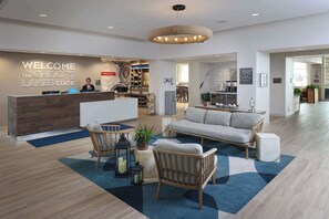 Reception - Hampton Inn & Suites Manistee Waterfront (Manistee)