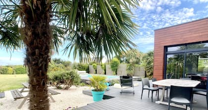 VILLA CORNOUAILLE Swimming pool, Jacuzzi, Sauna, 2-8 PERSONS