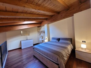 1 bedroom, iron/ironing board, travel cot, free WiFi