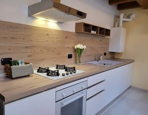 Refrigerador, horno, parrilla de estufa y lavavajillas 