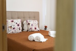 1 bedroom, in-room safe, iron/ironing board, free WiFi