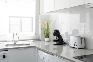 Refrigerador, microondas, horno y lavavajillas 