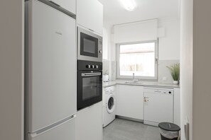 冷蔵庫、電子レンジ、オーブン、食器洗い機