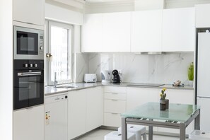 Fridge, microwave, oven, dishwasher - Miral Beachside 5 - by HD Properties (Albufeira)
