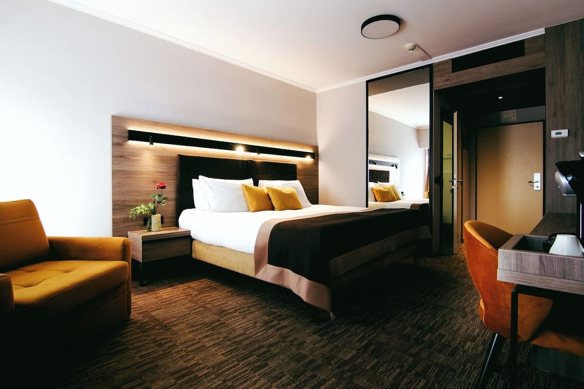 1 bedroom, minibar, desk, free WiFi