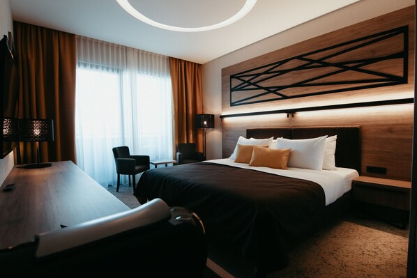 Deluxe Double Room | Minibar, desk, free WiFi, bed sheets