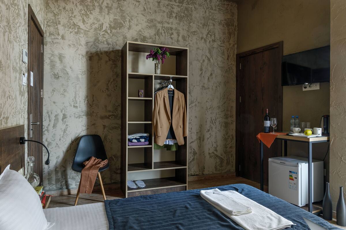 1 habitación, minibar, cortinas blackout y insonorización
