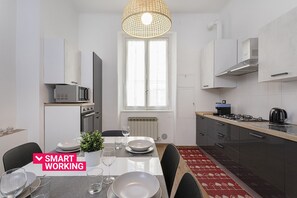 Frigorifero, microonde, forno, lavastoviglie