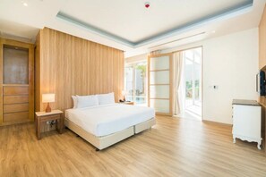 3 bedrooms, in-room safe, iron/ironing board, free WiFi