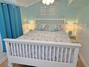 9 bedrooms, free WiFi, bed sheets - Patriot House - Beachfront - Island Realty (Grand Isle)