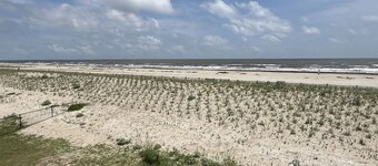 Patriot House - Beachfront - Island Realty