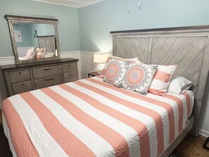 9 bedrooms, free WiFi, bed sheets - Patriot House - Beachfront - Island Realty (Grand Isle)