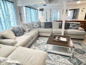 TV - Patriot House - Beachfront - Island Realty (Grand Isle)