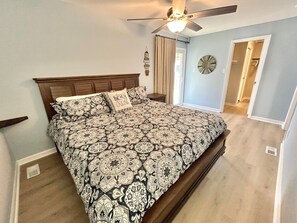 3 bedrooms, desk, WiFi, bed sheets - Single rancher minutes walk to Brigantine Beach (Brigantine)