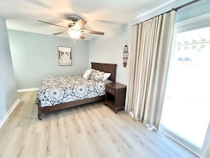 3 bedrooms, desk, WiFi, bed sheets