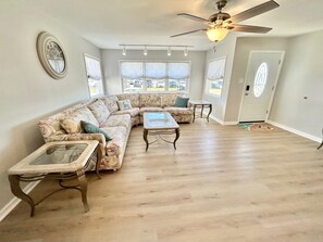 Smart TV - Single rancher minutes walk to Brigantine Beach (Brigantine)