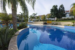 حمّام سباحة خارجي