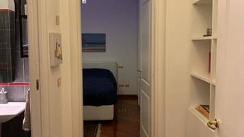 1 camera, una scrivania, ferro/asse da stiro, Wi-Fi gratuito