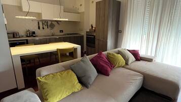 Smart TV, lettore DVD, libri