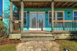 Exterior detail - Northeast Florida Retreat (Neptune Beach)