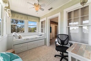 4 bedrooms, iron/ironing board, free WiFi, bed sheets - Northeast Florida Retreat (Neptune Beach)