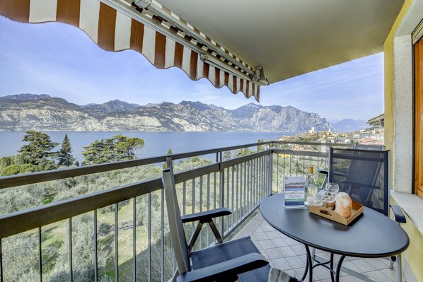 Outdoor dining - Residence La Perla Malcesine MGH 5 (Malcesine)