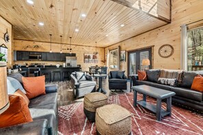 TV, fireplace, books - Harold's Hideaway: Luxe Cabin w/Privacy! Hot Tub* Fireplace + Firepit (Sevierville)