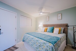 1 bedroom, iron/ironing board, free WiFi, bed sheets - 352 Seaside Villas - Oceanfront, 1 Bedroom Suite (Hilton Head Island)