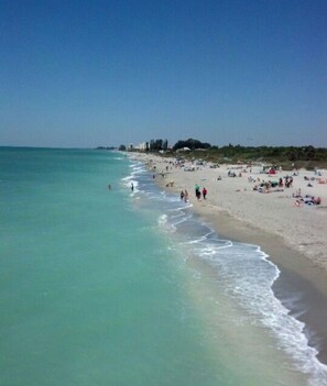 Beach nearby, sun-loungers, beach towels