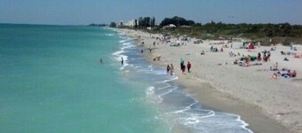 Paradise House 12 guest, private pool, 2 miles from white sand beach