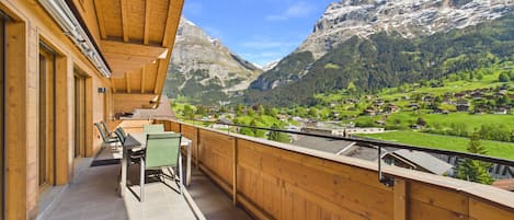 Antara Four Bedroom Apartment | Terrace/patio