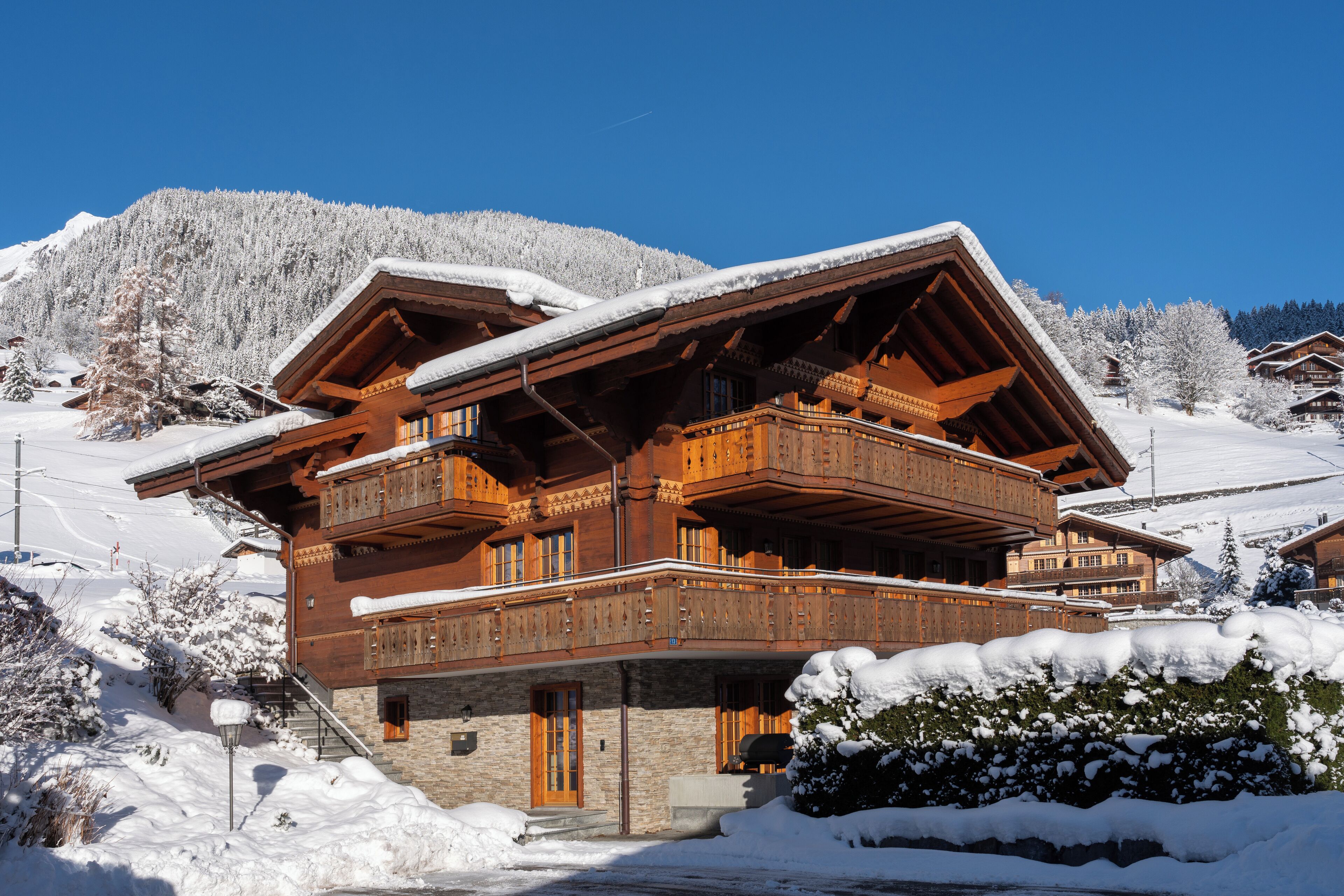 Chalet de lujo, 5 habitaciones, sauna | Área de sala de estar | Chimenea y piso con calefacción 