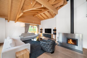 Chimenea, piso con calefacción