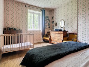 5 Schlafzimmer, Reisekinderbett, kostenloses WLAN, Bettwäsche