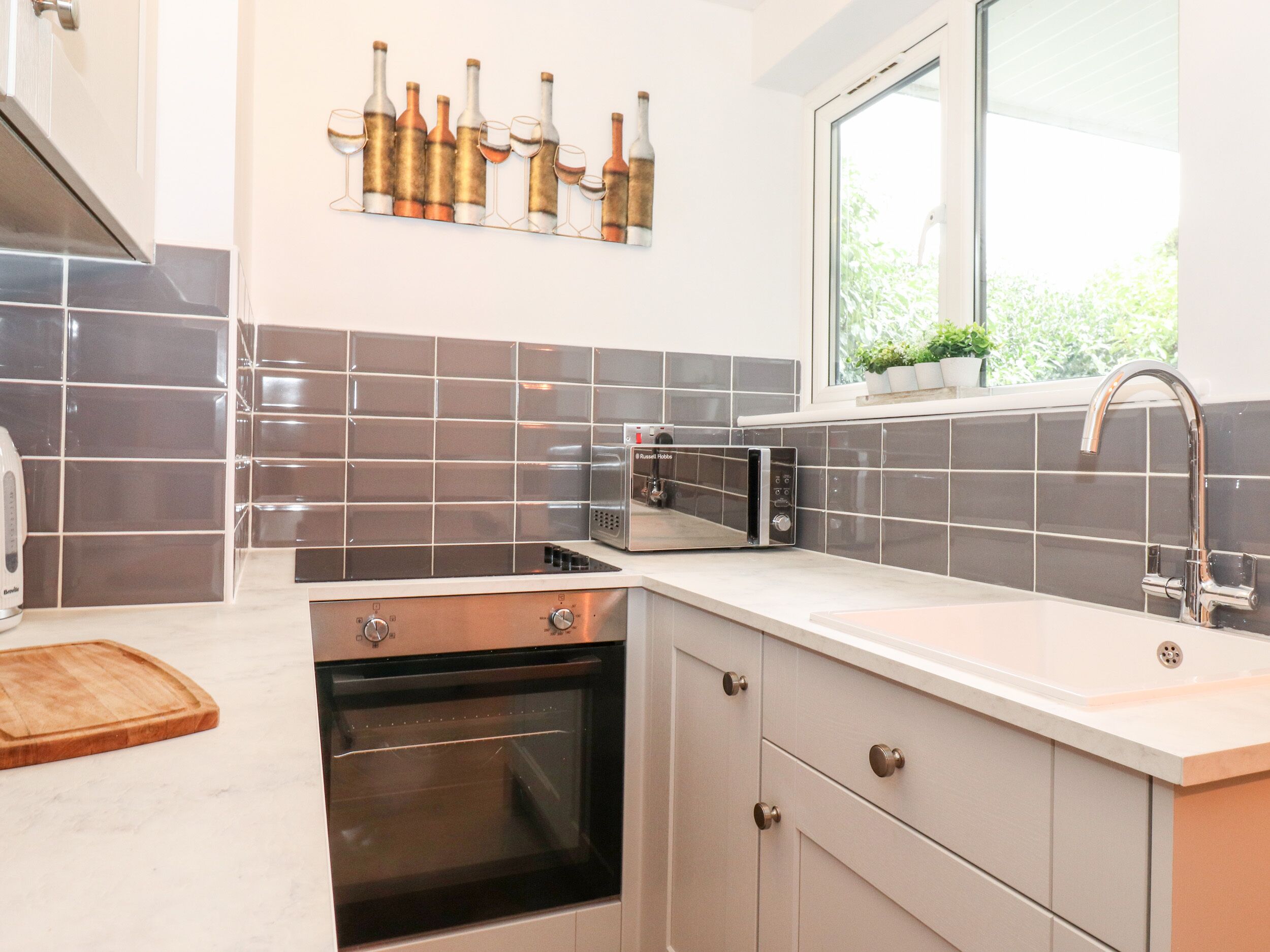 Geladeira, chaleira elétrica, torradeira