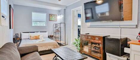 4 camere, una scrivania, ferro/asse da stiro, culla da viaggio