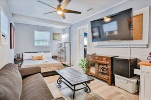 4 bedrooms, desk, iron/ironing board, travel cot - Walk to USF | 4BR/3BA w/ 2 Master Suites + Yard & BBQ
Location+ 5 min walk to USF 2 Master suit (Temple Terrace)