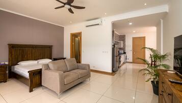 Executive Studio Suite | Premium bedding, memory foam beds, minibar, in-room safe