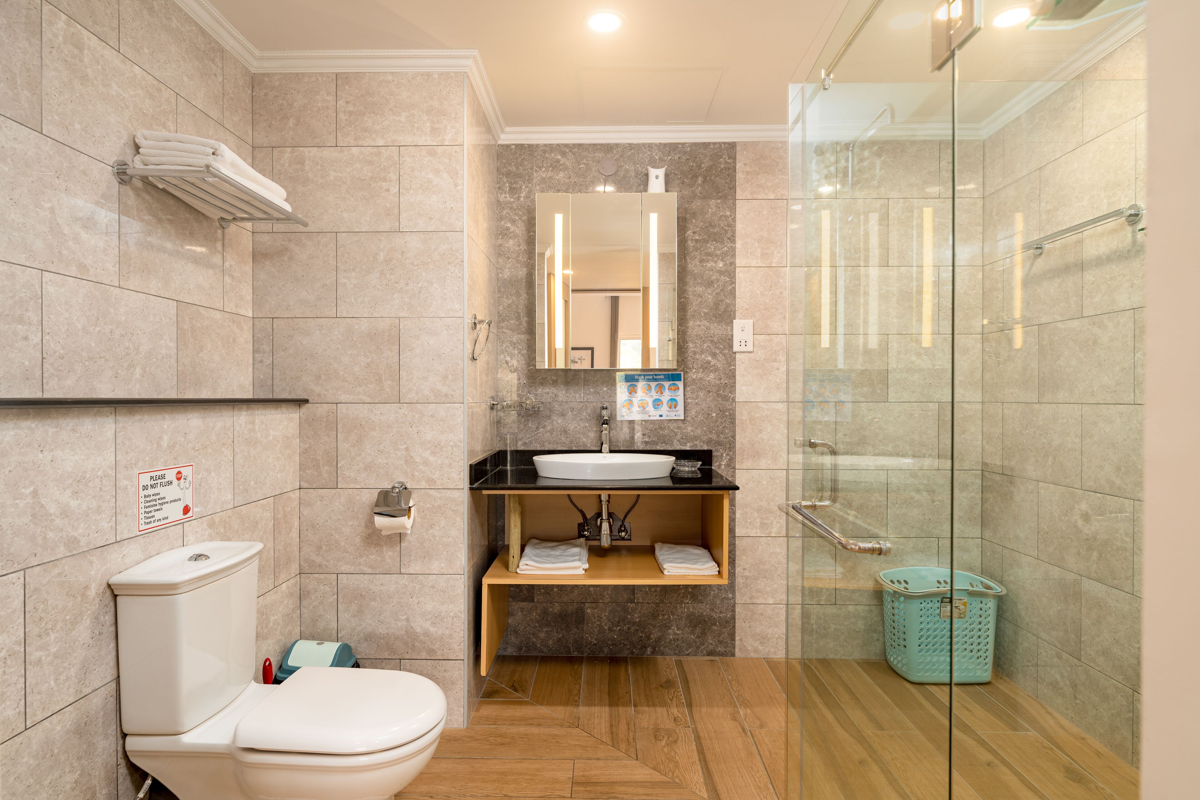 Dusche, Hydromassagedusche, Haartrockner, Seife