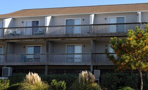 Exterior - Catchin' A Dream - 3BR Turtle Cove Unit - Sunset Views, Comm. Pool & Beach (Surf City)