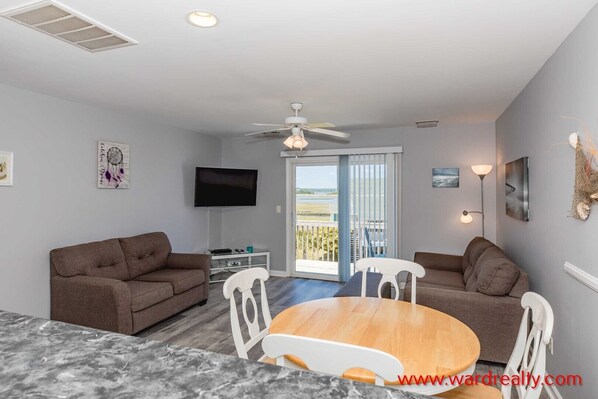 Smart TV, DVD player