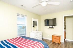 4 bedrooms, iron/ironing board, free WiFi